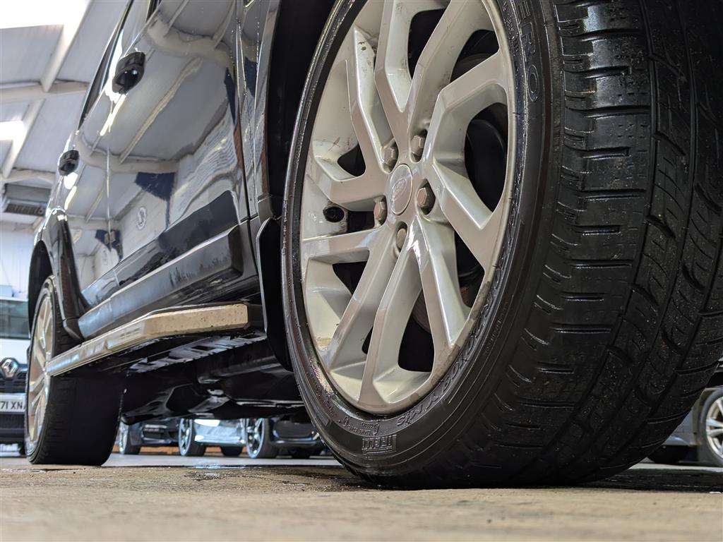 <p>2016 LAND ROVER DISCOVERY LANDMARK SDV6 A</p>