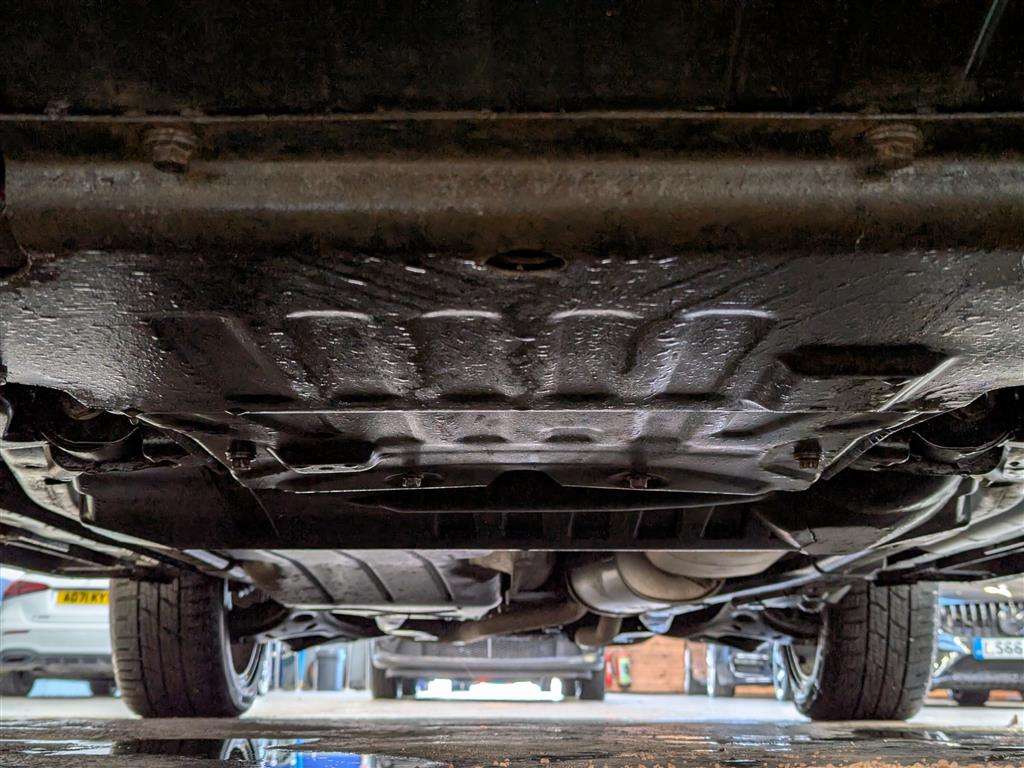 <p>2016 LAND ROVER DISCOVERY LANDMARK SDV6 A</p>