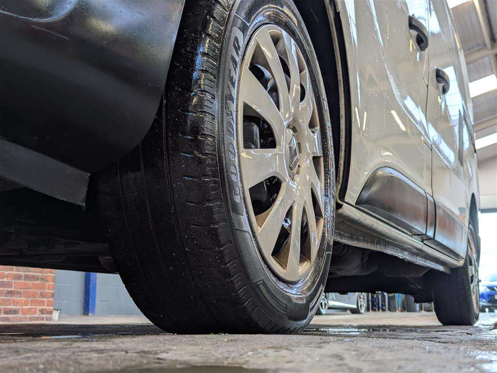 <p>2021 RENAULT TRAFIC SL28 B-NESS ENERGY</p>