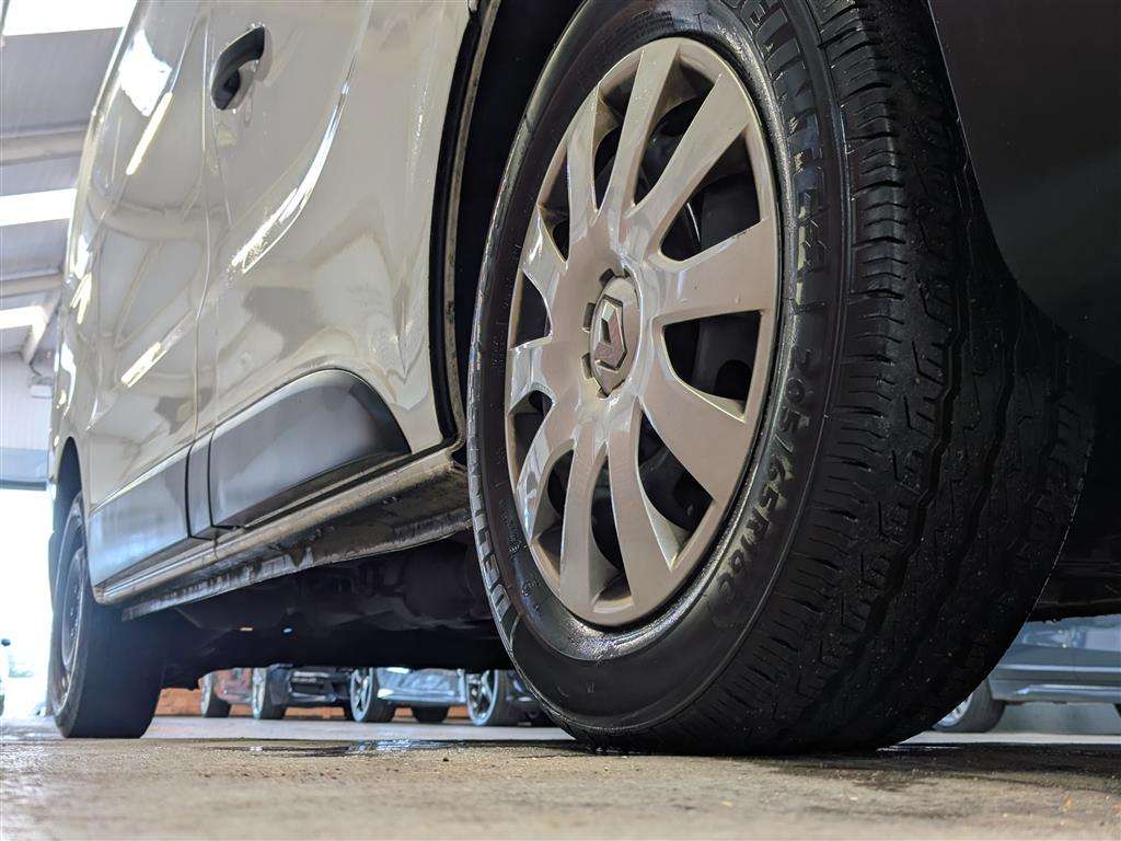 <p>2021 RENAULT TRAFIC SL28 B-NESS ENERGY</p>