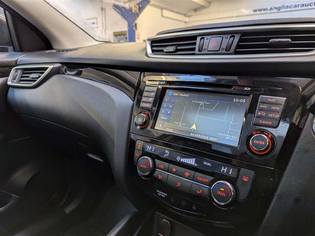 <p>2015 NISSAN QASHQAI ACENTA PREMIUM DC</p>