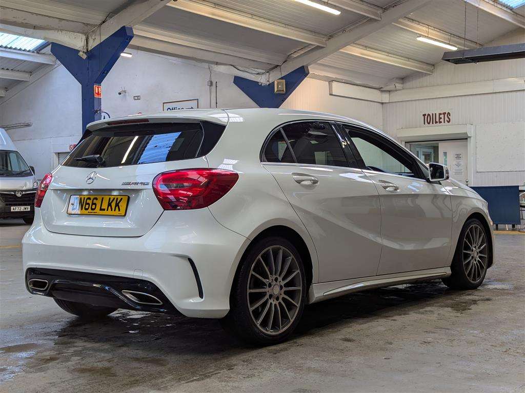 <p>2016 MERCEDES-BENZ A 200 D AMG LINE AUTO</p>