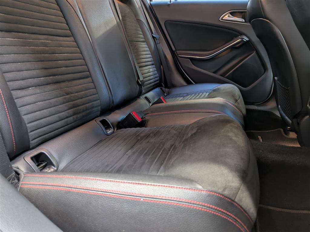 <p>2016 MERCEDES-BENZ A 200 D AMG LINE AUTO</p>