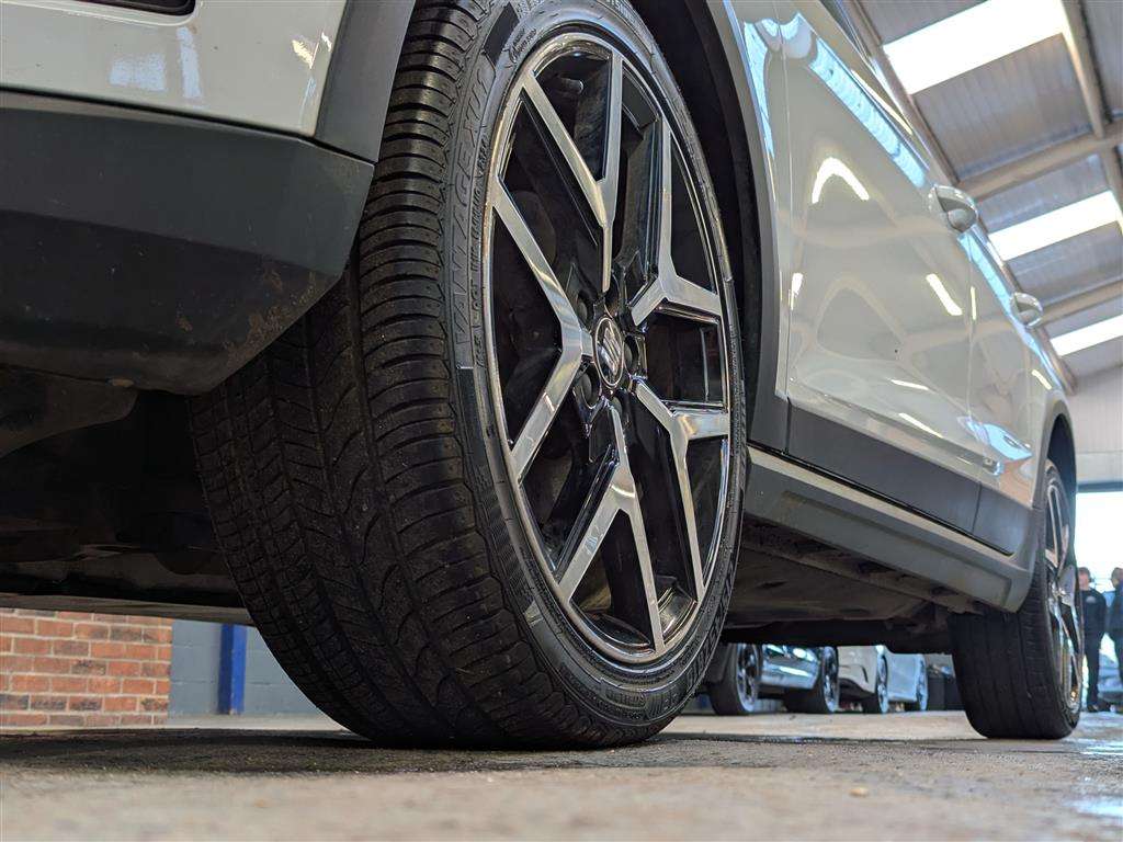 <p>2020 SEAT ARONA FR SPORT TSI S-A</p>