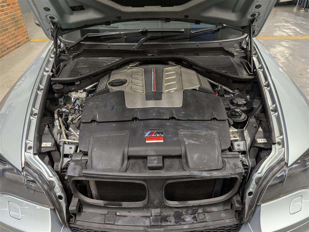 <p>2011 BMW X5 M TURBO AUTO</p>