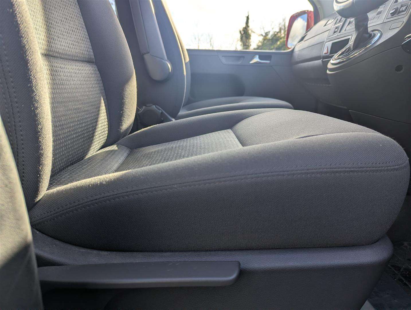 <p>2005 VOLKSWAGEN CARAVELLE SE TDI 130 AUTO W.A.V.</p>