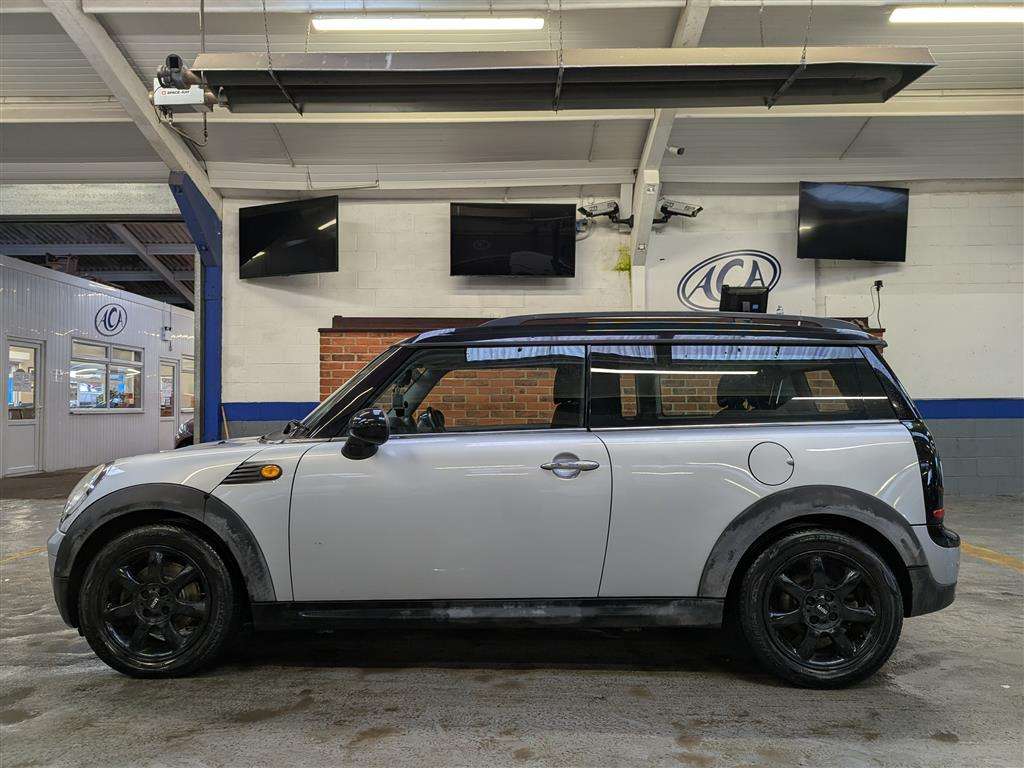 <p>2010 MINI COOPER CLUBMAN</p>