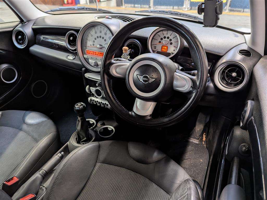 <p>2010 MINI COOPER CLUBMAN</p>