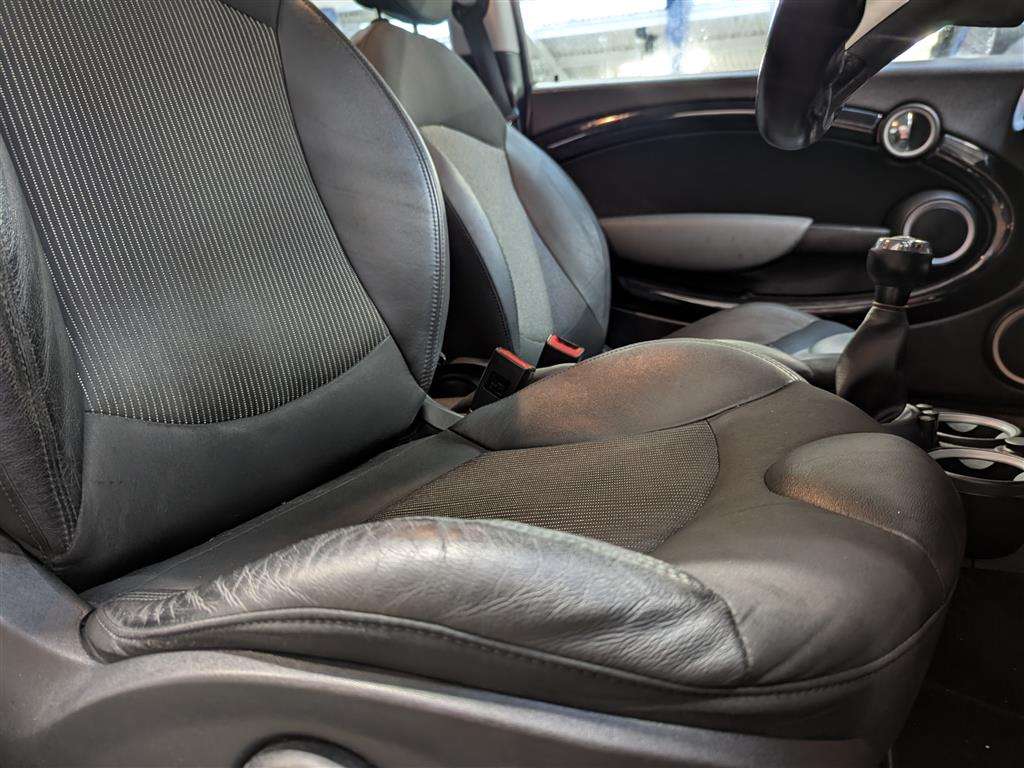 <p>2010 MINI COOPER CLUBMAN</p>