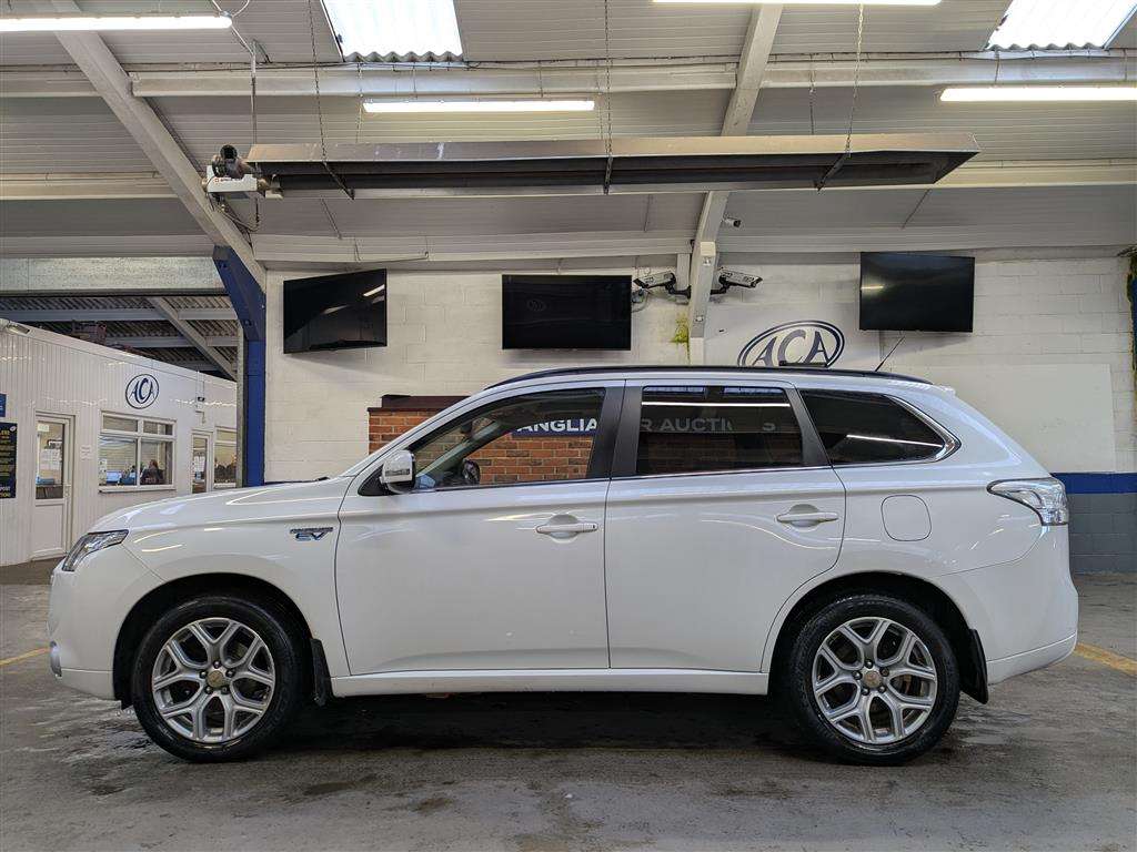 <p>2015 MITSUBISHI OUTLANDER GX 4HS PHEV AUTO</p>
