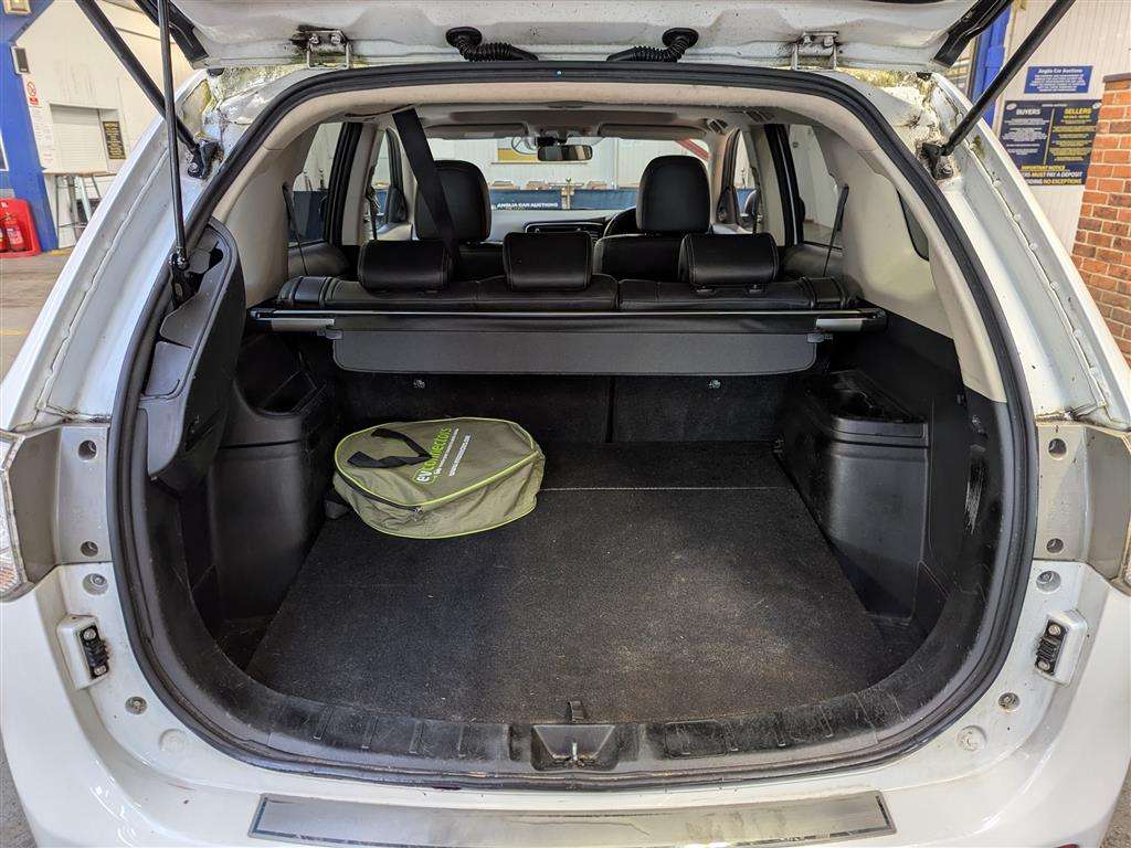 <p>2015 MITSUBISHI OUTLANDER GX 4HS PHEV AUTO</p>