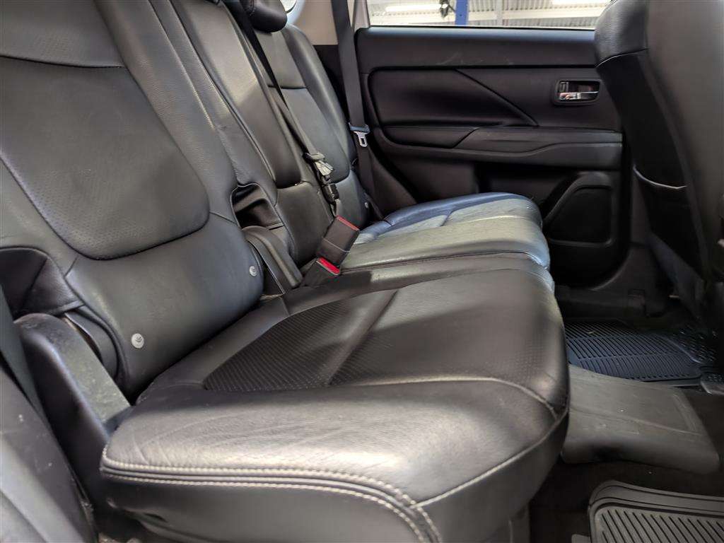 <p>2015 MITSUBISHI OUTLANDER GX 4HS PHEV AUTO</p>