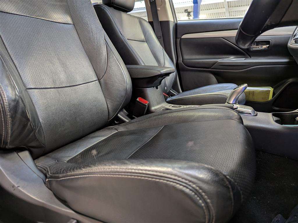 <p>2015 MITSUBISHI OUTLANDER GX 4HS PHEV AUTO</p>