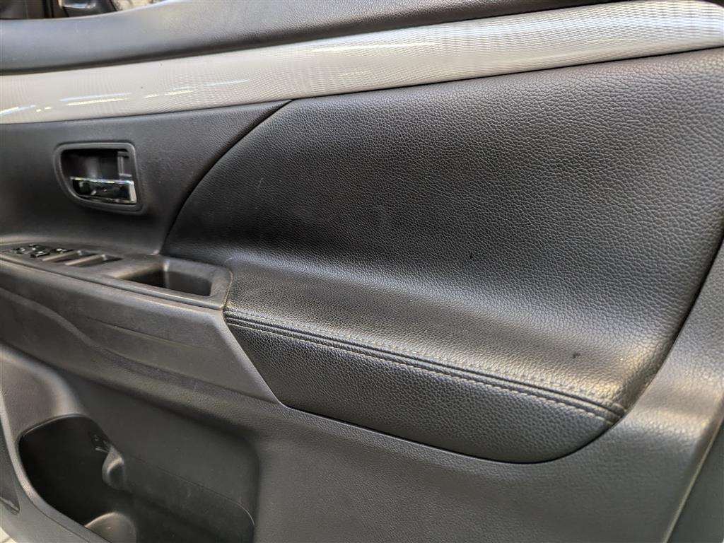 <p>2015 MITSUBISHI OUTLANDER GX 4HS PHEV AUTO</p>