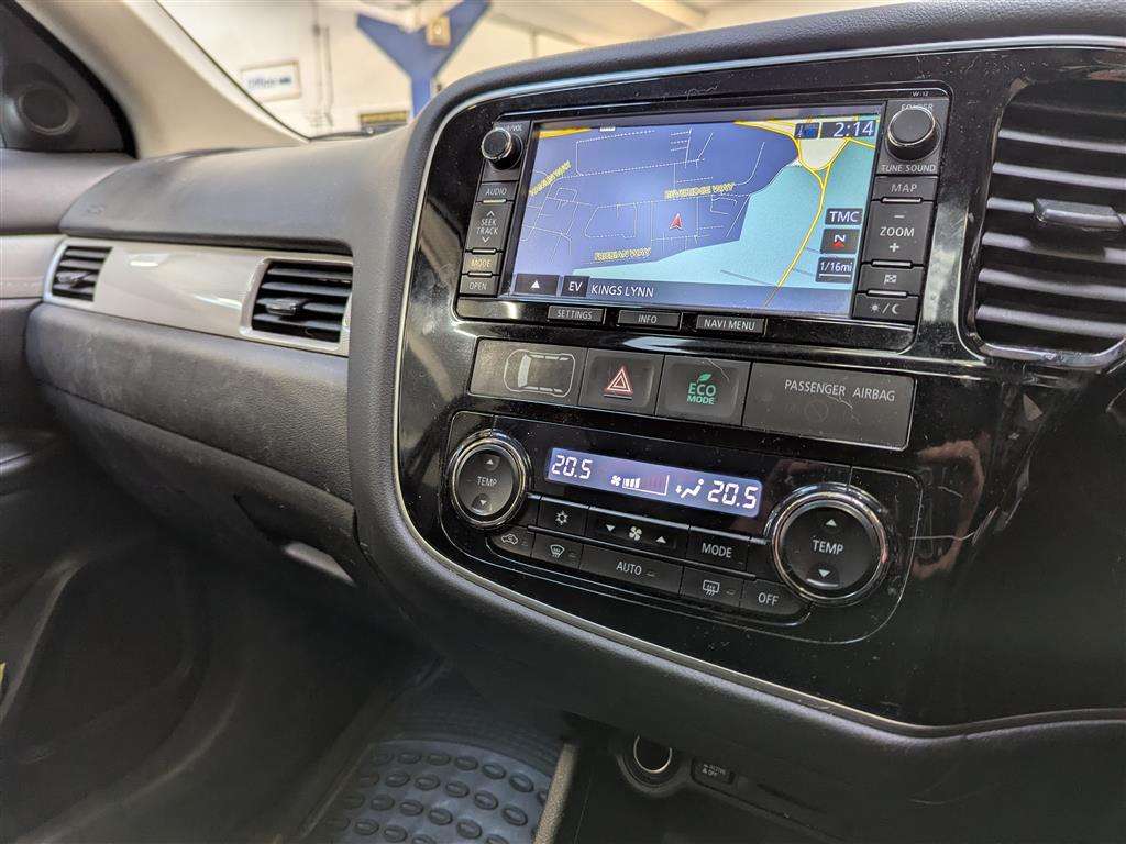 <p>2015 MITSUBISHI OUTLANDER GX 4HS PHEV AUTO</p>