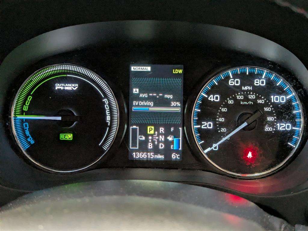 <p>2015 MITSUBISHI OUTLANDER GX 4HS PHEV AUTO</p>