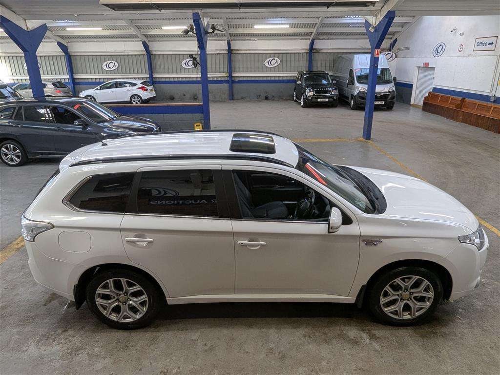 <p>2015 MITSUBISHI OUTLANDER GX 4HS PHEV AUTO</p>