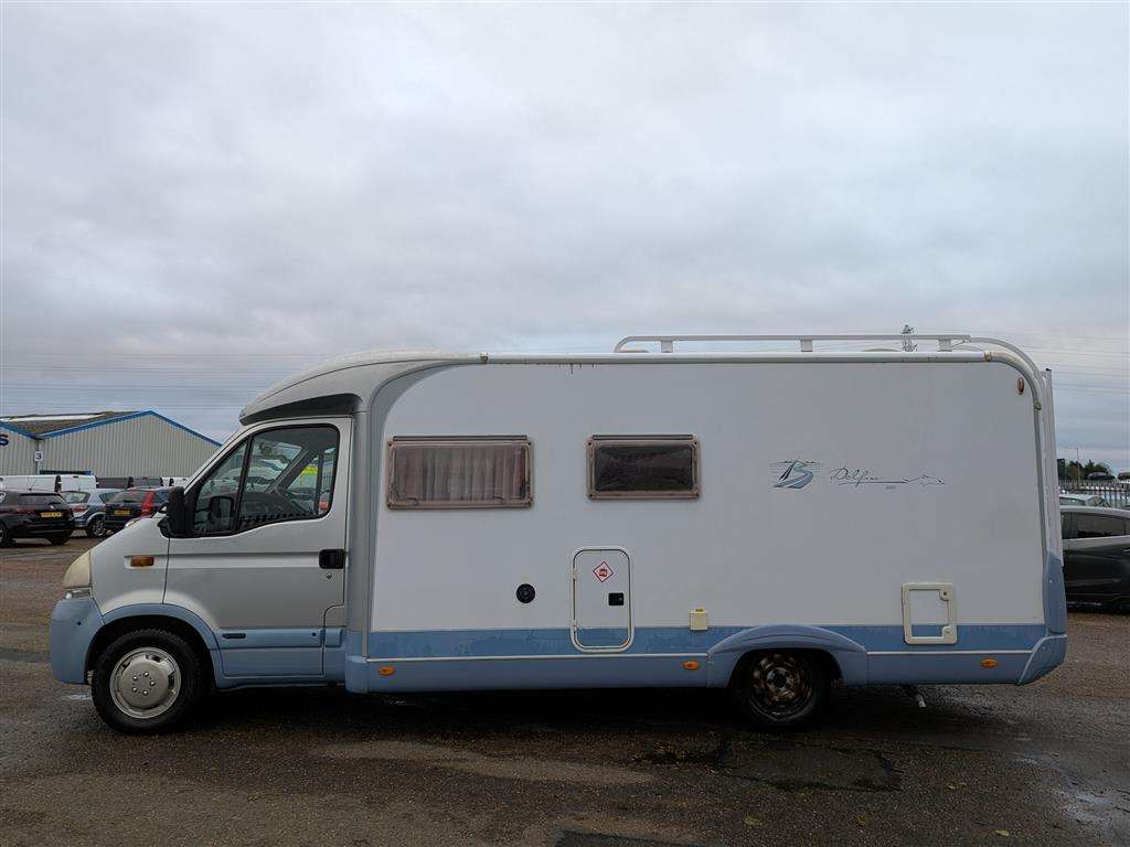 <p>2005 RENAULT MOTORHOME CARAVAN</p>