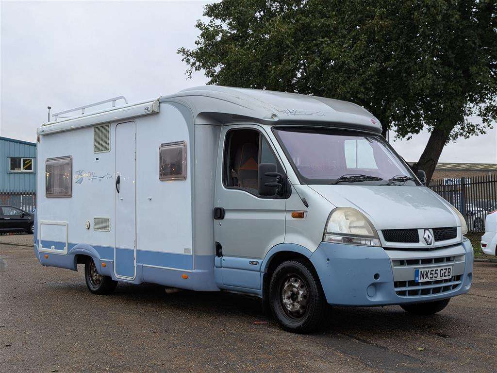 <p>2005 RENAULT MOTORHOME CARAVAN</p>
