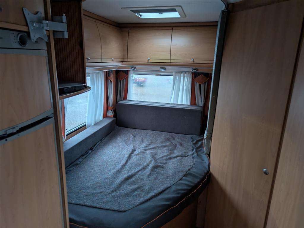 <p>2005 RENAULT MOTORHOME CARAVAN</p>