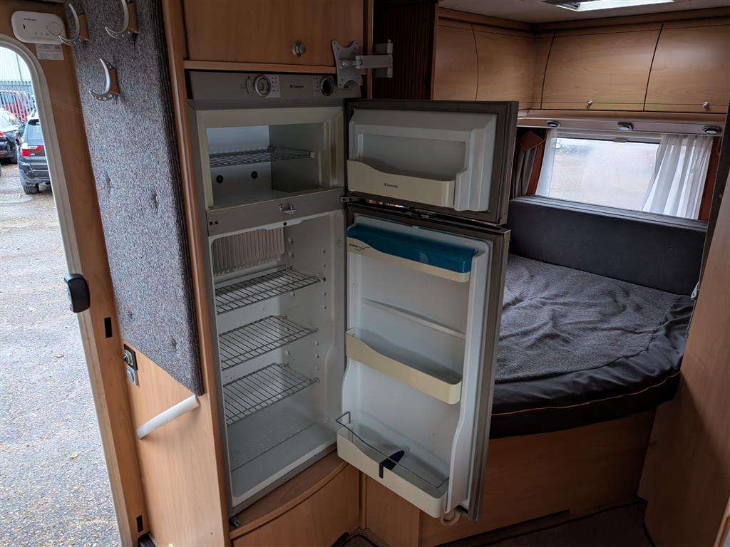 <p>2005 RENAULT MOTORHOME CARAVAN</p>