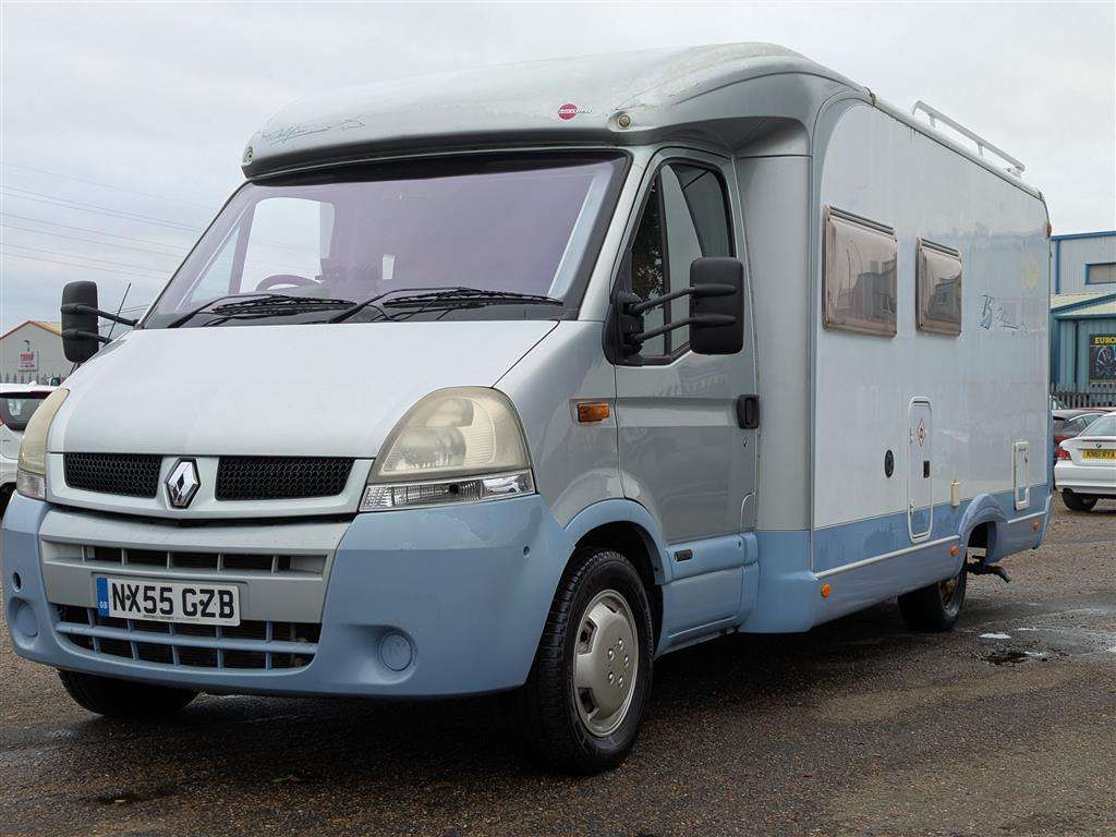 <p>2005 RENAULT MOTORHOME CARAVAN</p>