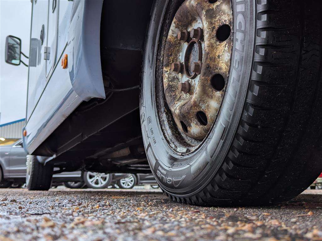 <p>2005 RENAULT MOTORHOME CARAVAN</p>