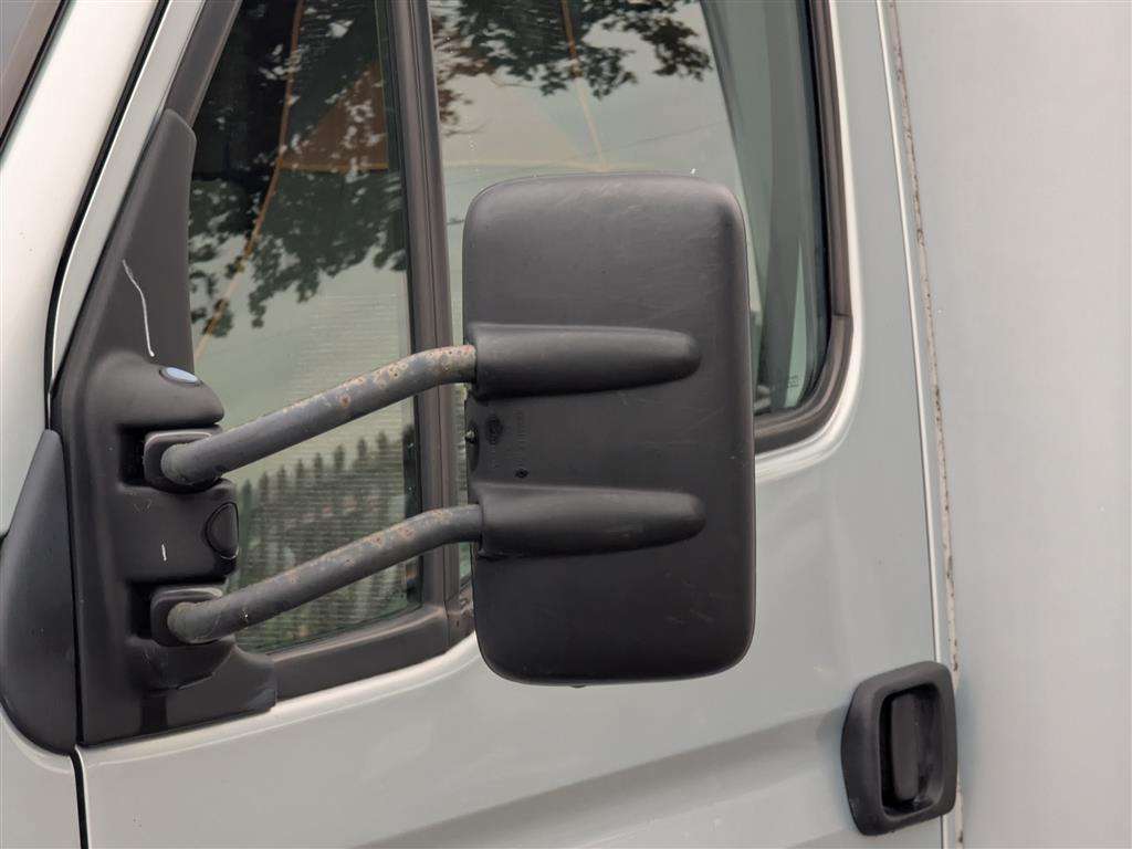 <p>2005 RENAULT MOTORHOME CARAVAN</p>