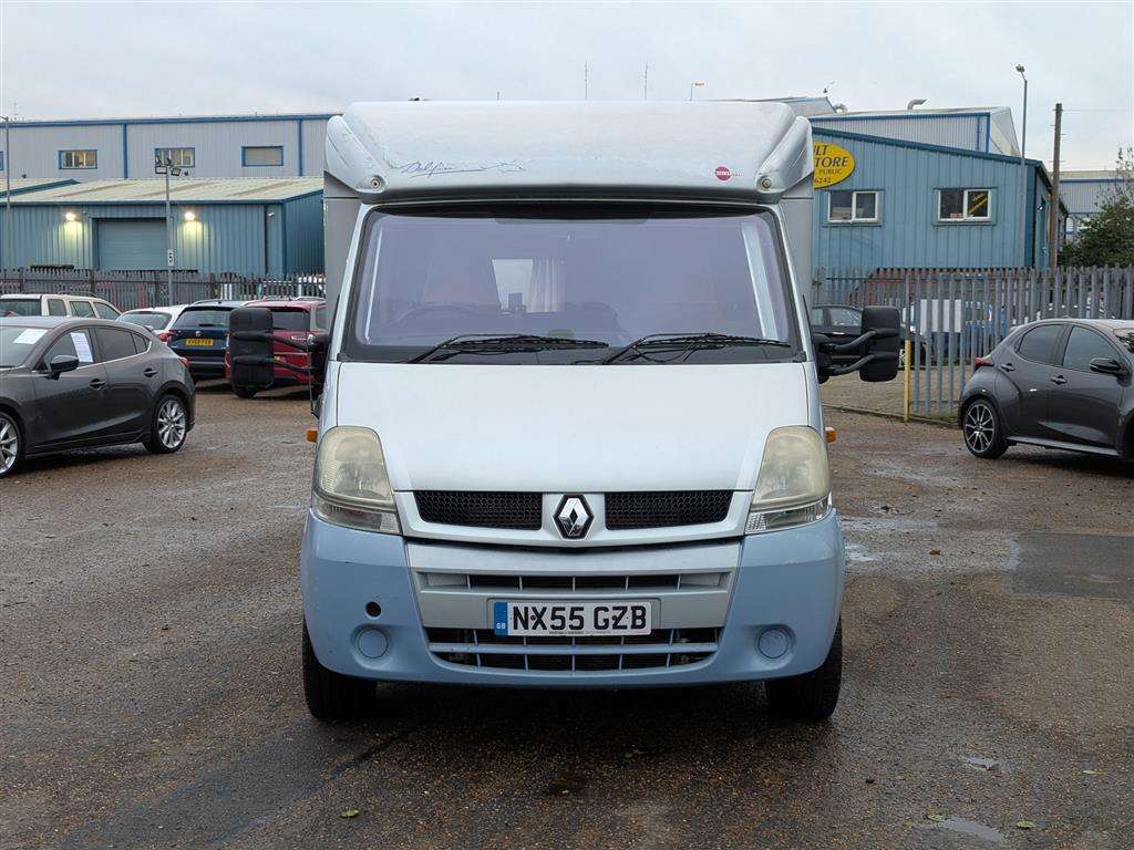 <p>2005 RENAULT MOTORHOME CARAVAN</p>