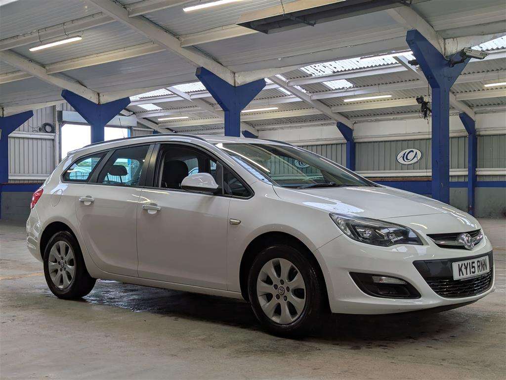 <p>2015 VAUXHALL ASTRA DESIGN CDTI ECOFLEX</p>