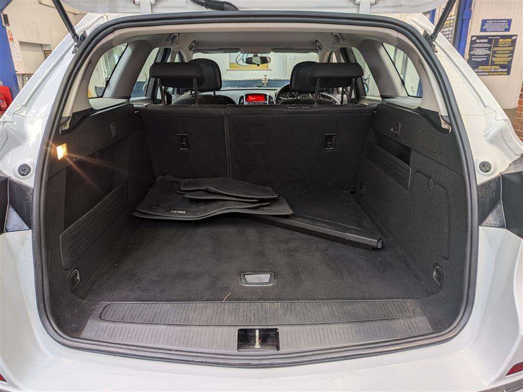 <p>2015 VAUXHALL ASTRA DESIGN CDTI ECOFLEX</p>