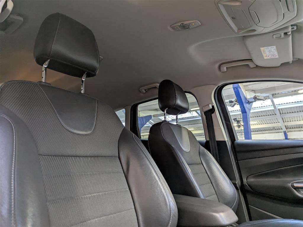 <p>2015 FORD KUGA TITANIUM</p>