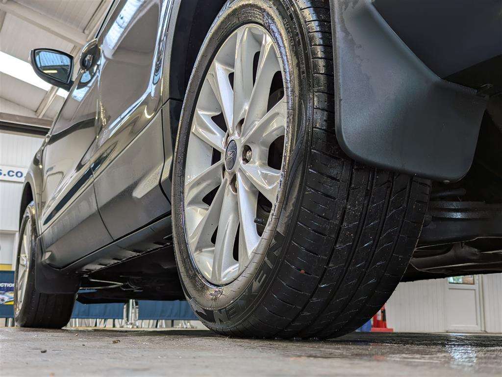 <p>2015 FORD KUGA TITANIUM</p>