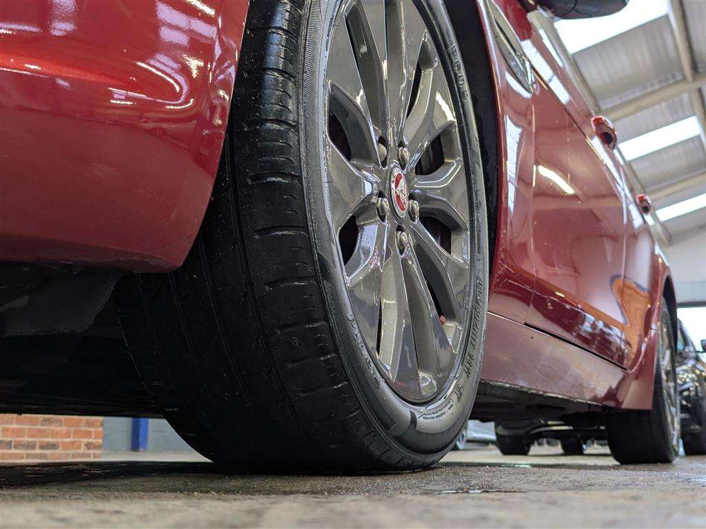 <p>2016 JAGUAR XE PRESTIGE D</p>