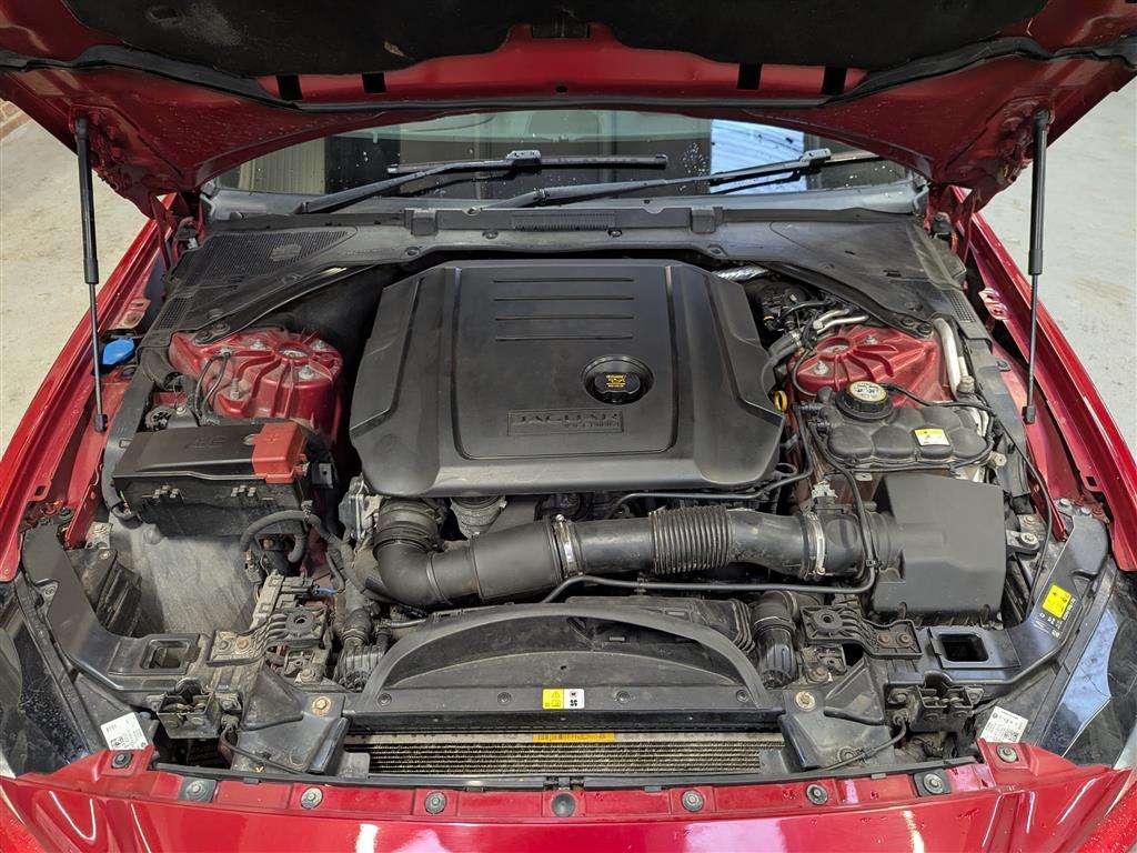 <p>2016 JAGUAR XE PRESTIGE D</p>