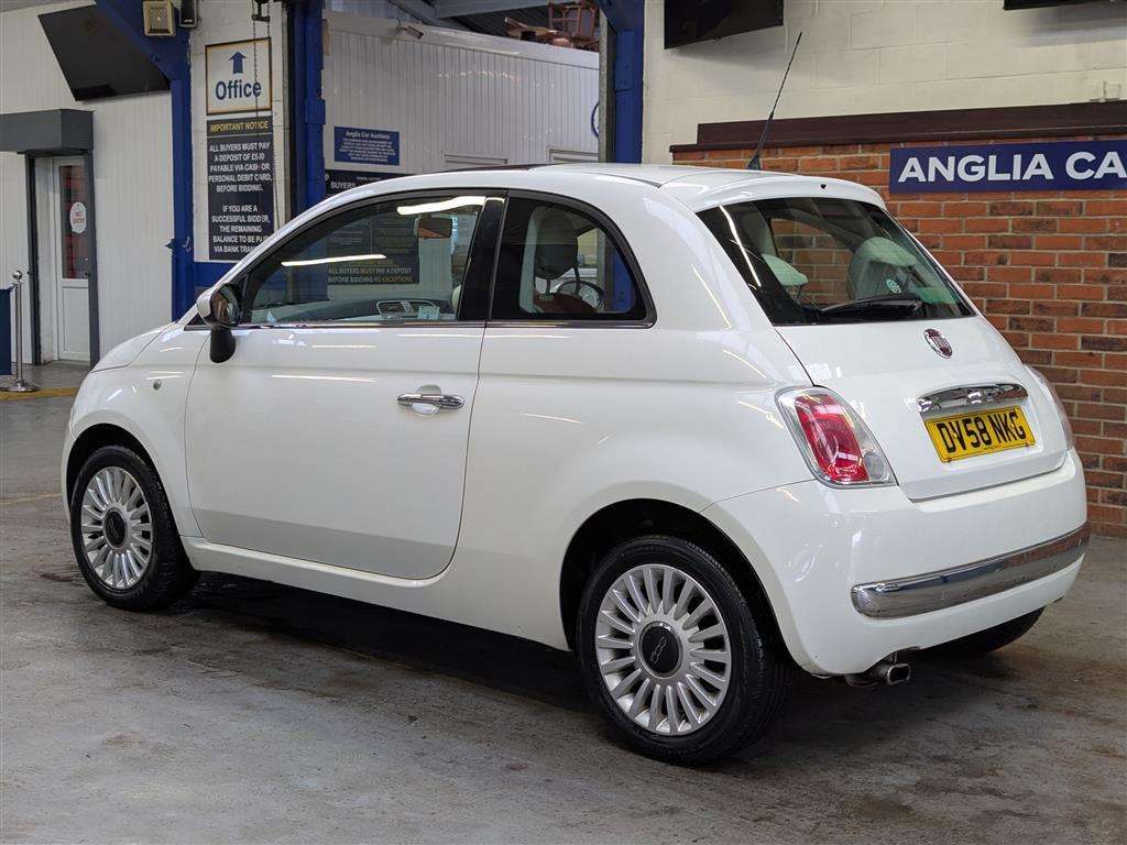 <p>2008 FIAT 500 LOUNGE RHD</p>