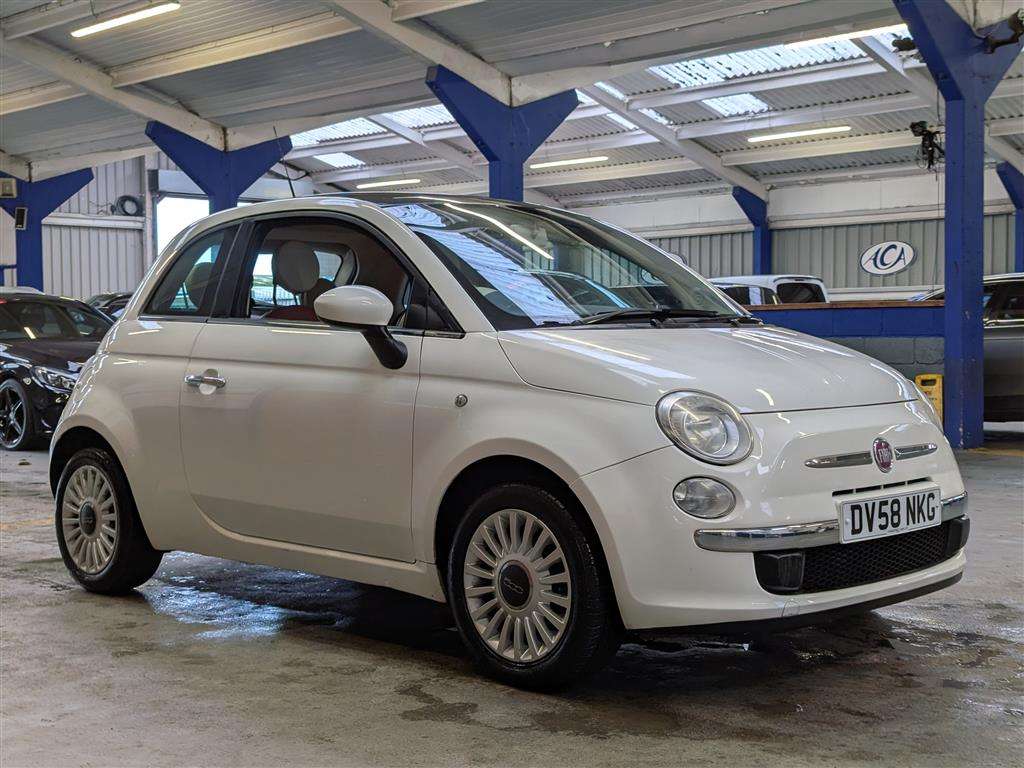 <p>2008 FIAT 500 LOUNGE RHD</p>