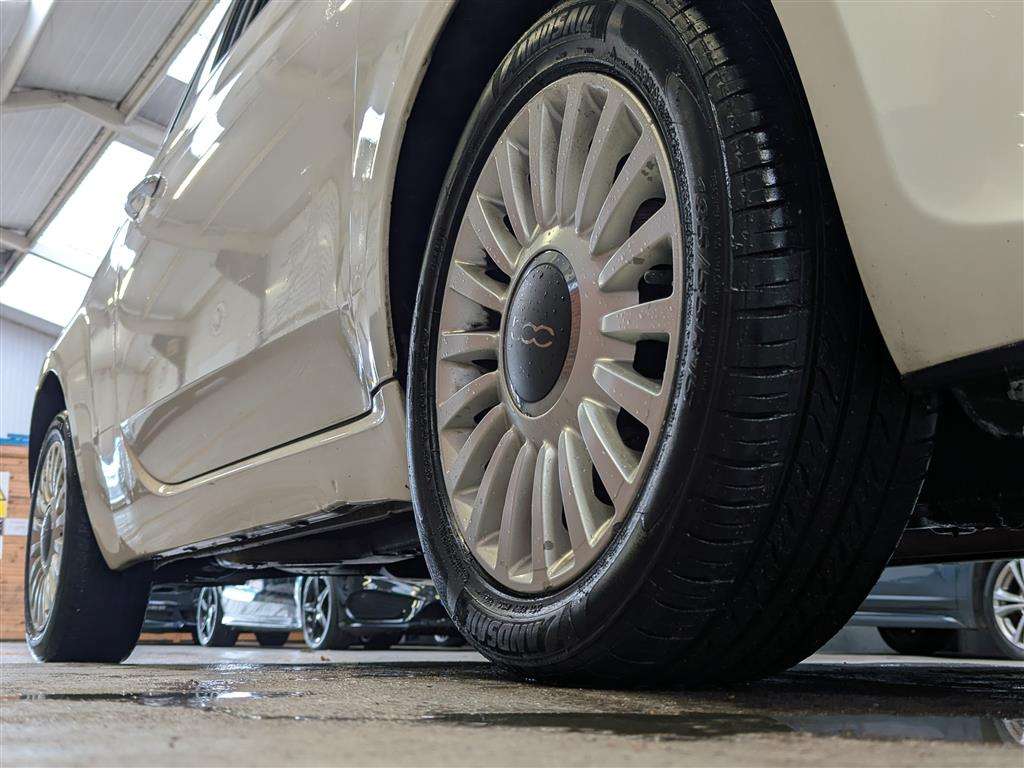 <p>2008 FIAT 500 LOUNGE RHD</p>