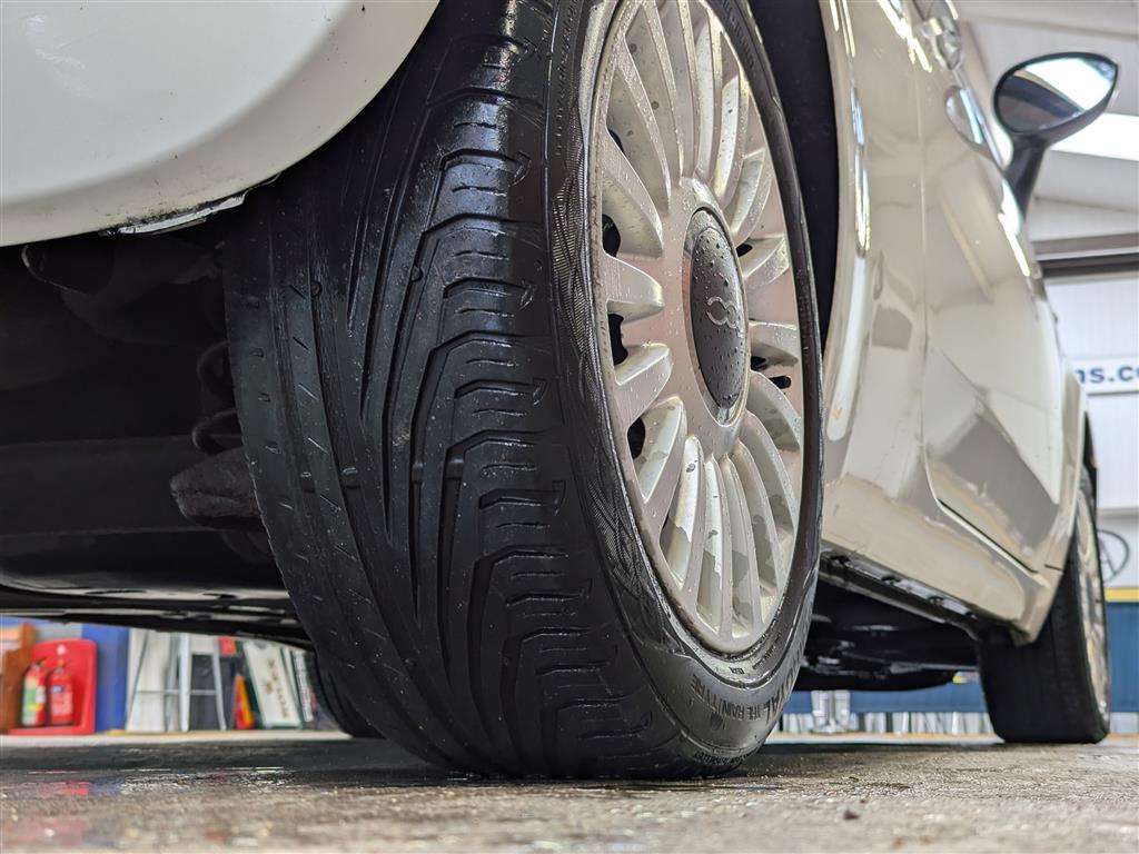 <p>2008 FIAT 500 LOUNGE RHD</p>