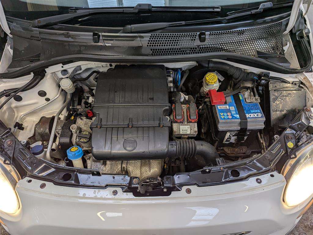 <p>2008 FIAT 500 LOUNGE RHD</p>