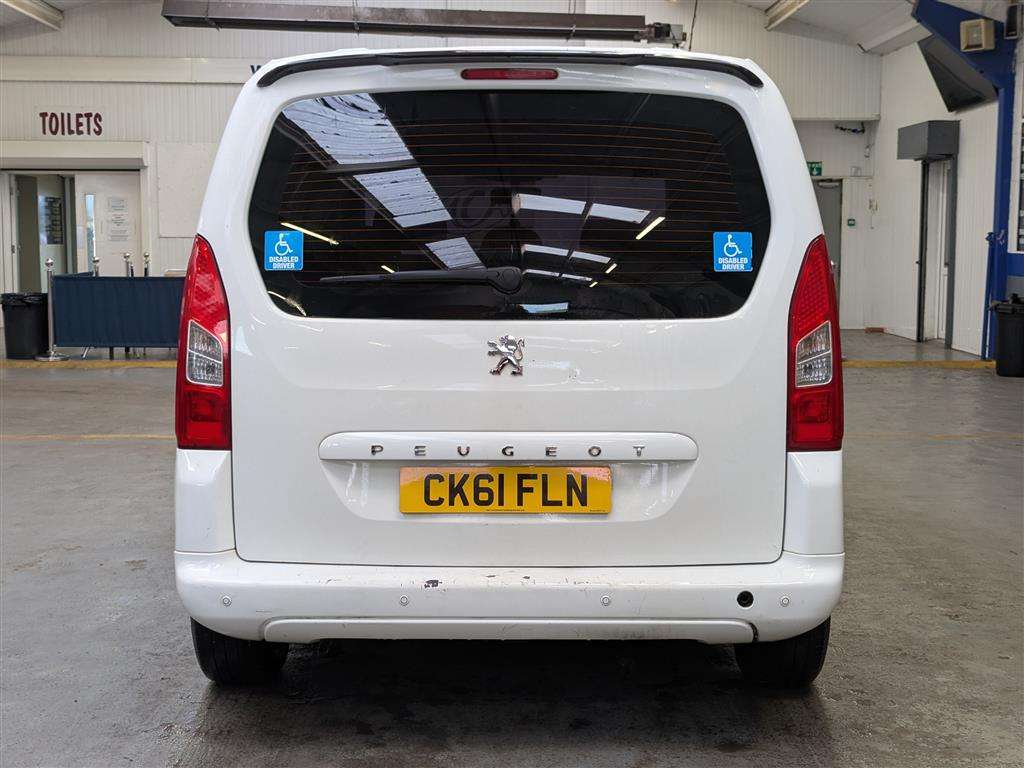 <p>2011 PEUGEOT PARTNER TEPEE S E-HDI S-A</p>