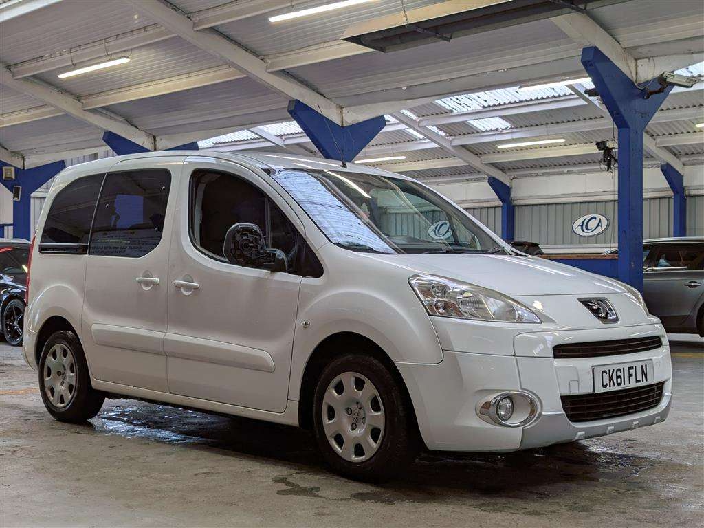<p>2011 PEUGEOT PARTNER TEPEE S E-HDI S-A</p>