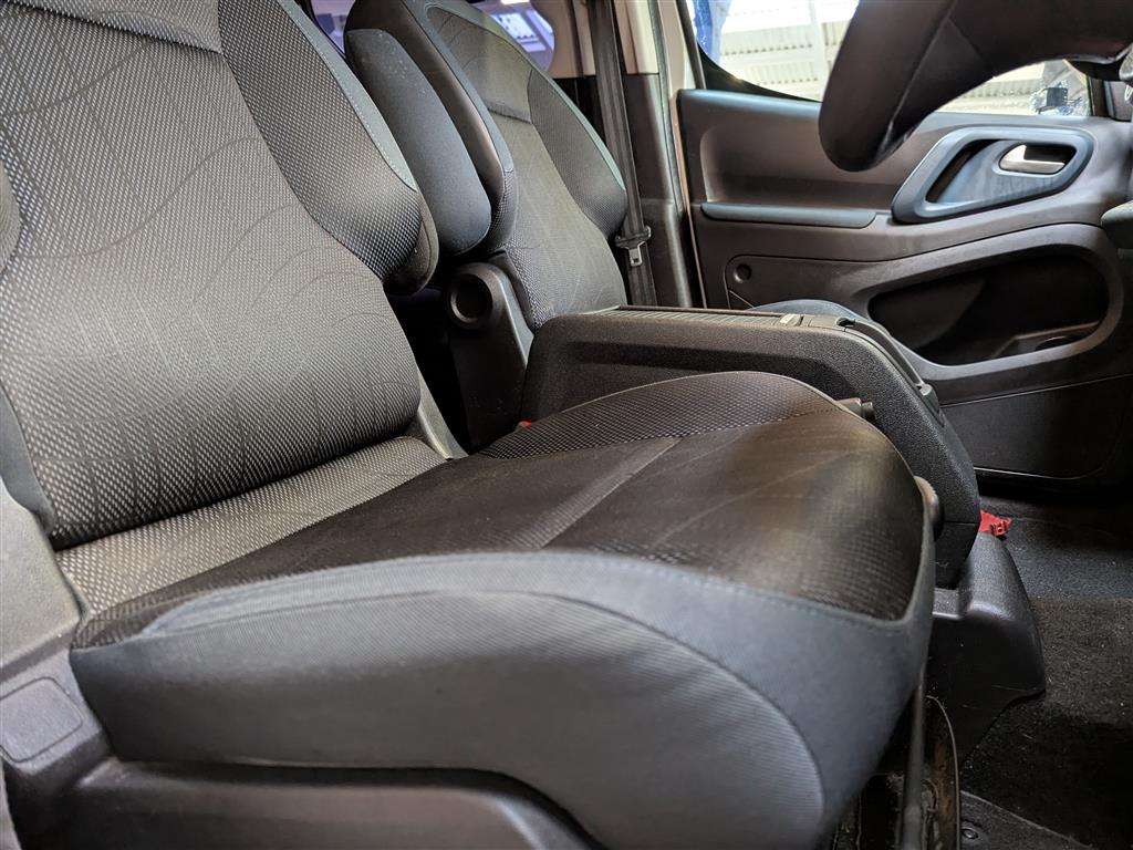 <p>2011 PEUGEOT PARTNER TEPEE S E-HDI S-A</p>