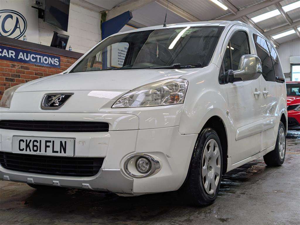 <p>2011 PEUGEOT PARTNER TEPEE S E-HDI S-A</p>