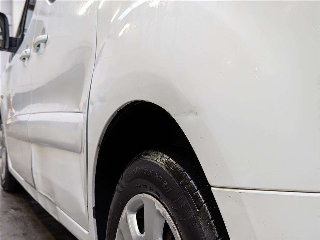 <p>2011 PEUGEOT PARTNER TEPEE S E-HDI S-A</p>