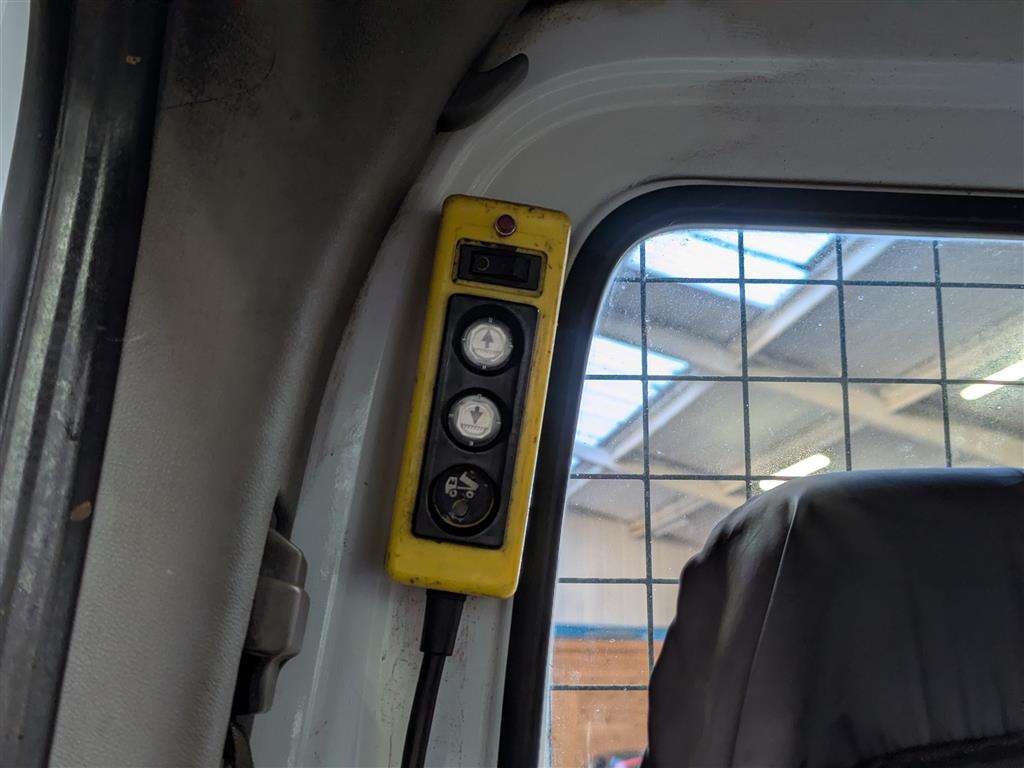 <p>2014 MERCEDES-BENZ SPRINTER 313 CDI</p>