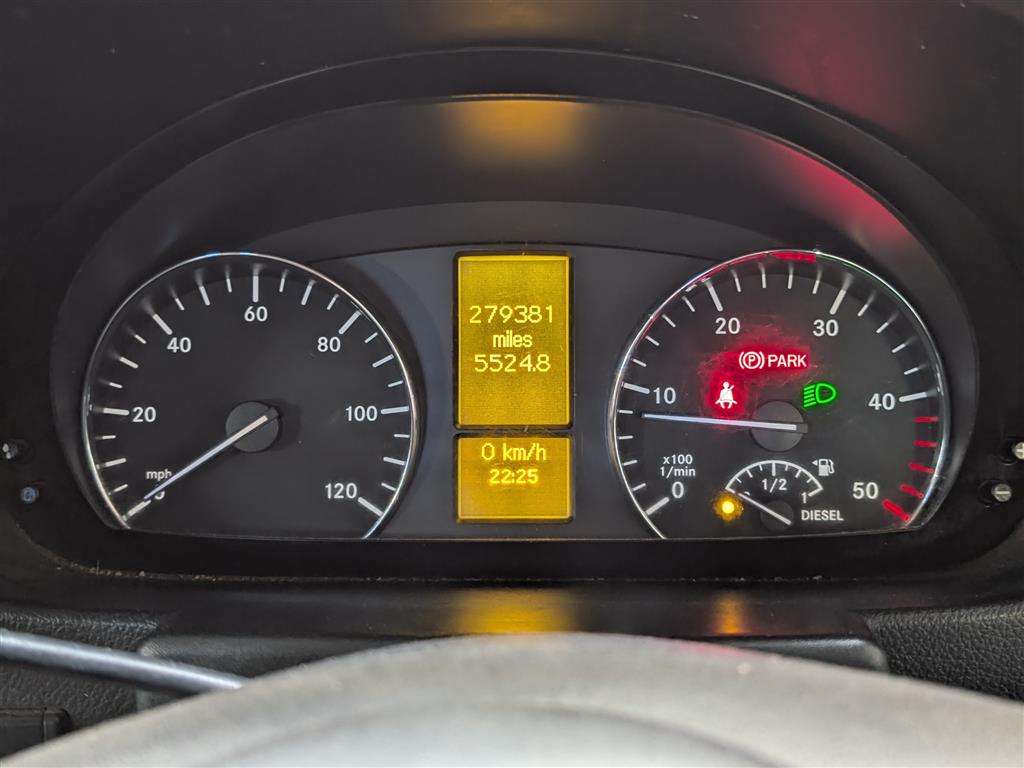 <p>2014 MERCEDES-BENZ SPRINTER 313 CDI</p>