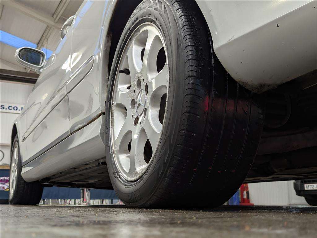 <p>2005 MERCEDES CLK 320 ELEGANCE AUTO</p>