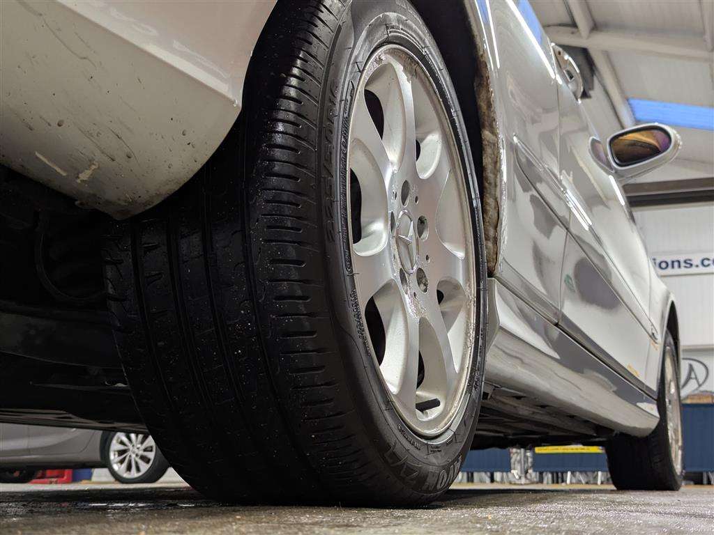 <p>2005 MERCEDES CLK 320 ELEGANCE AUTO</p>