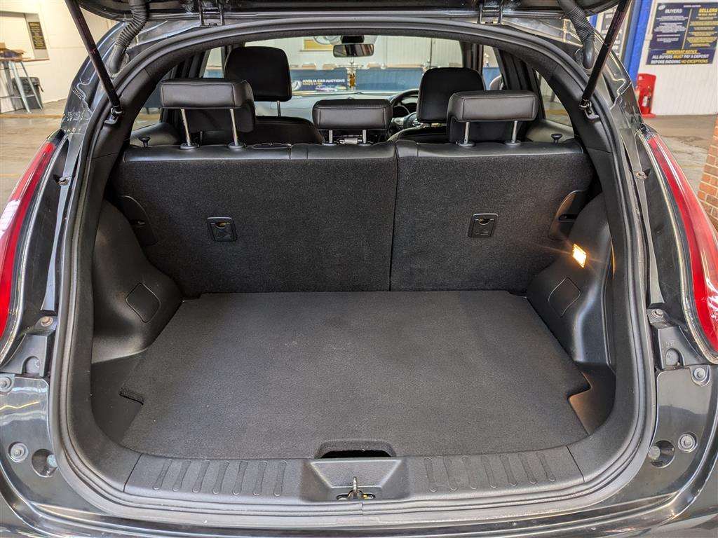 <p>2016 NISSAN JUKE TEKNA CVT</p>